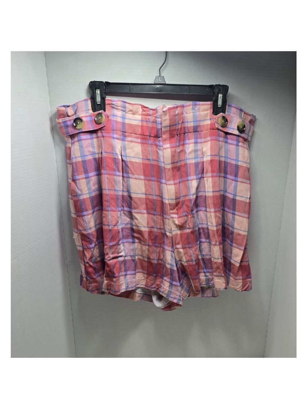 A.N.A. Womens Front Pleated Shorts W/ Side Button Accent 18T